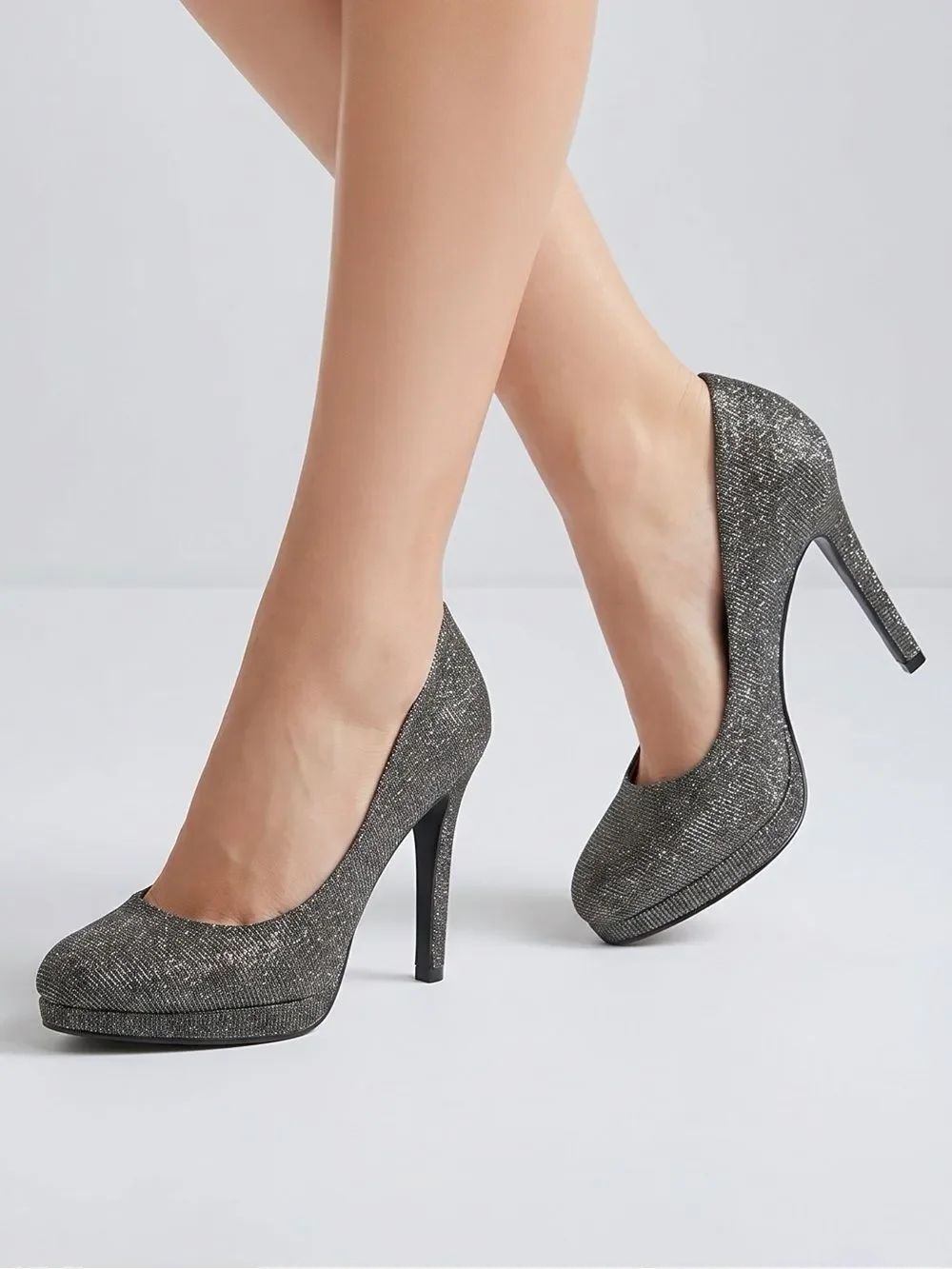 SILVER METALLIC PLATFORM SIZE 9.5 4.5” HEEL